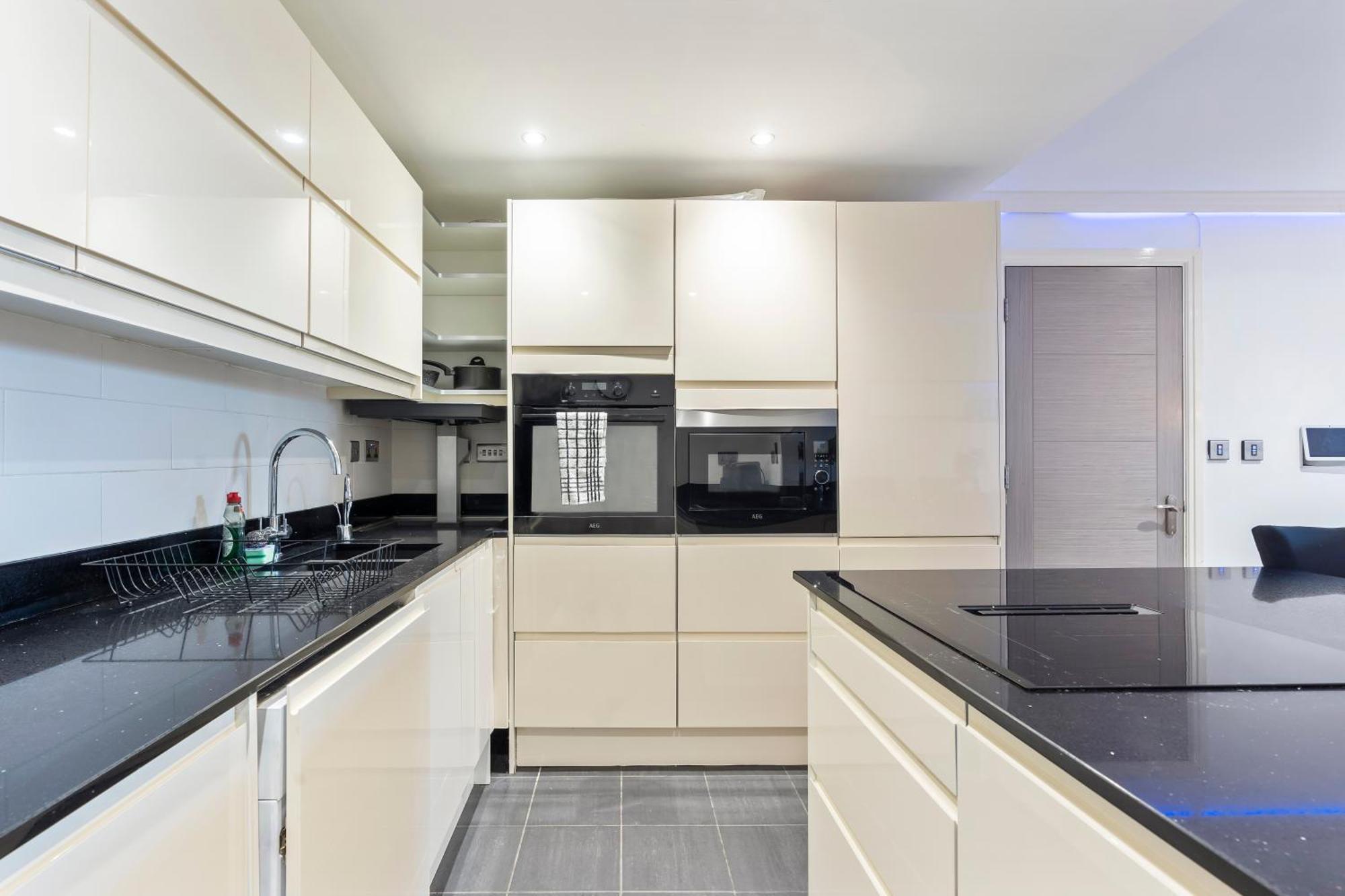 Monopoly Suite- Luxurious- High Tech And Spacious In Battersea