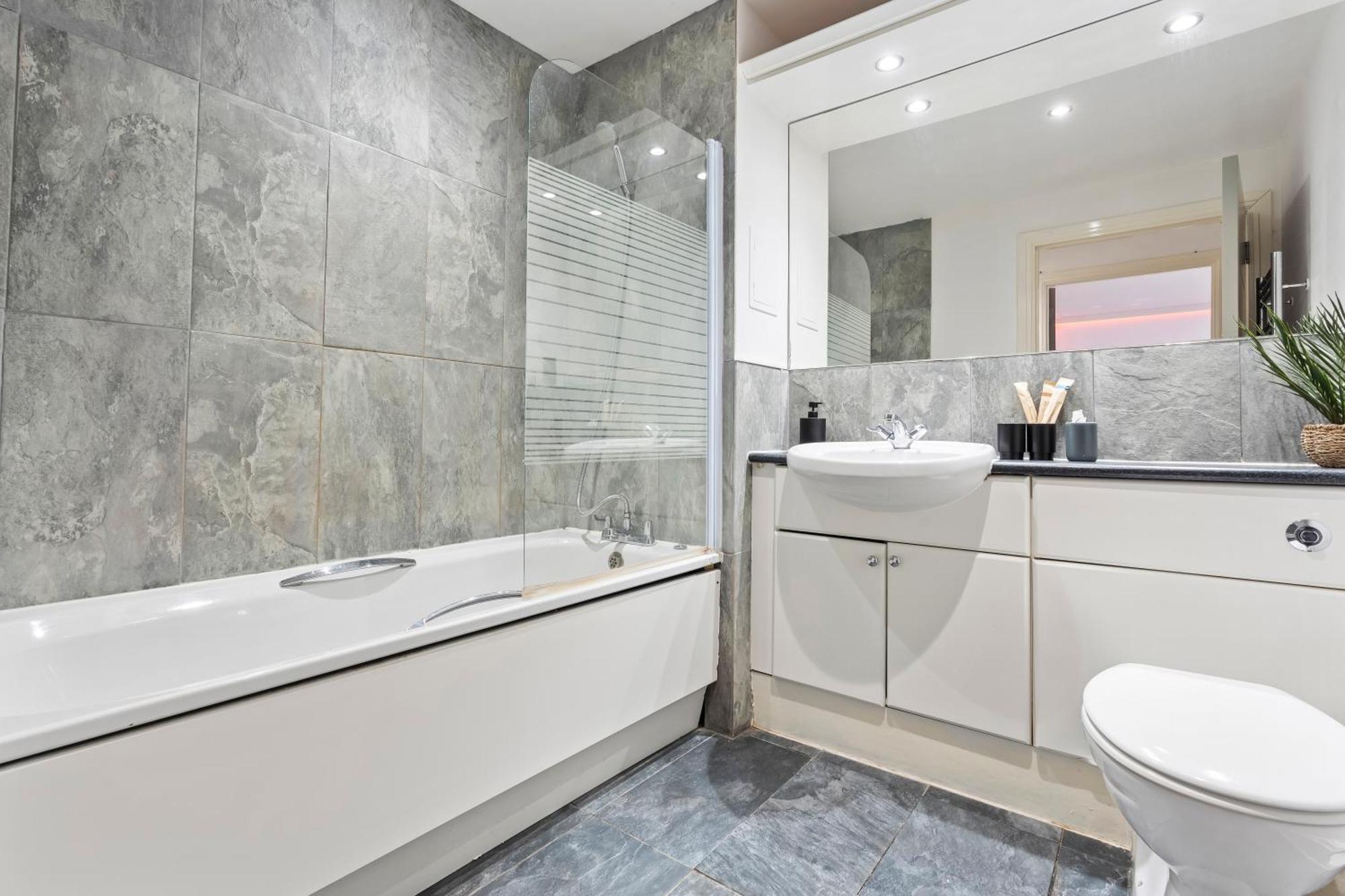 Monopoly Suite- Luxurious- High Tech And Spacious In Battersea